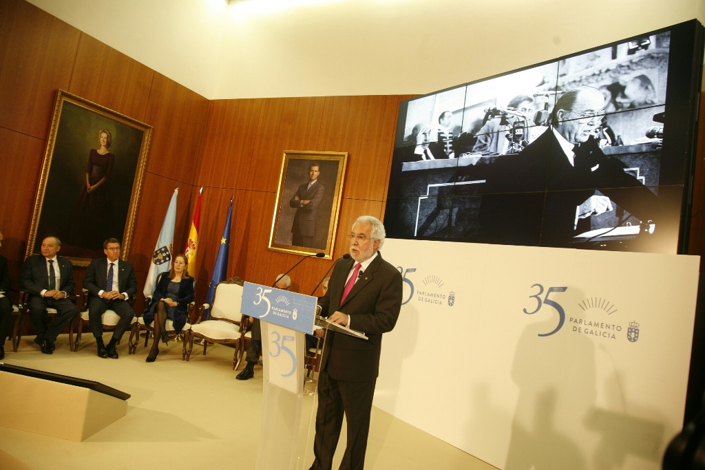 Santalices, no acto conmemorativo do 35 aniversario do Parlamento  e da toma de posesión do primeiro presidente da Xunta, Fernández Albor (21-01-2017)